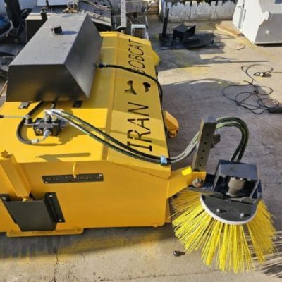 جارو بابکت با برس و فرچه