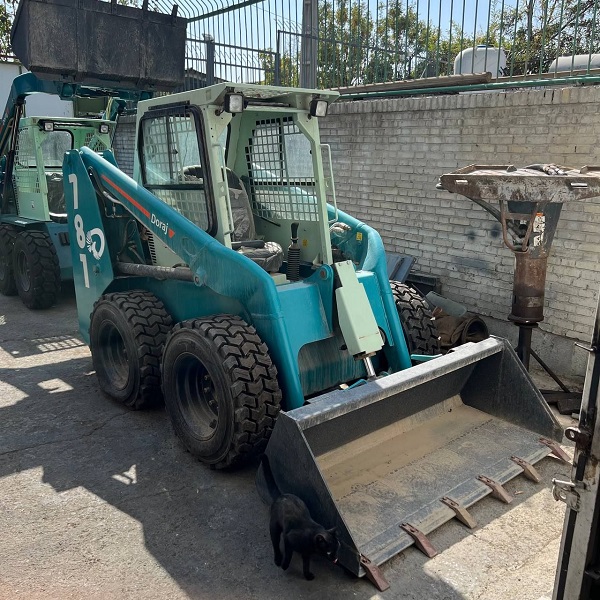 مینی لودر دراج کارکرده مدل 781 (2) مینی لودر دراج کارکرده مدل 781 2