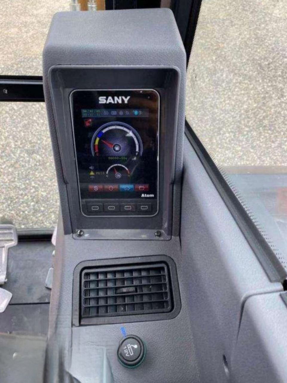 مشخصات فنی مینی بیل سانی