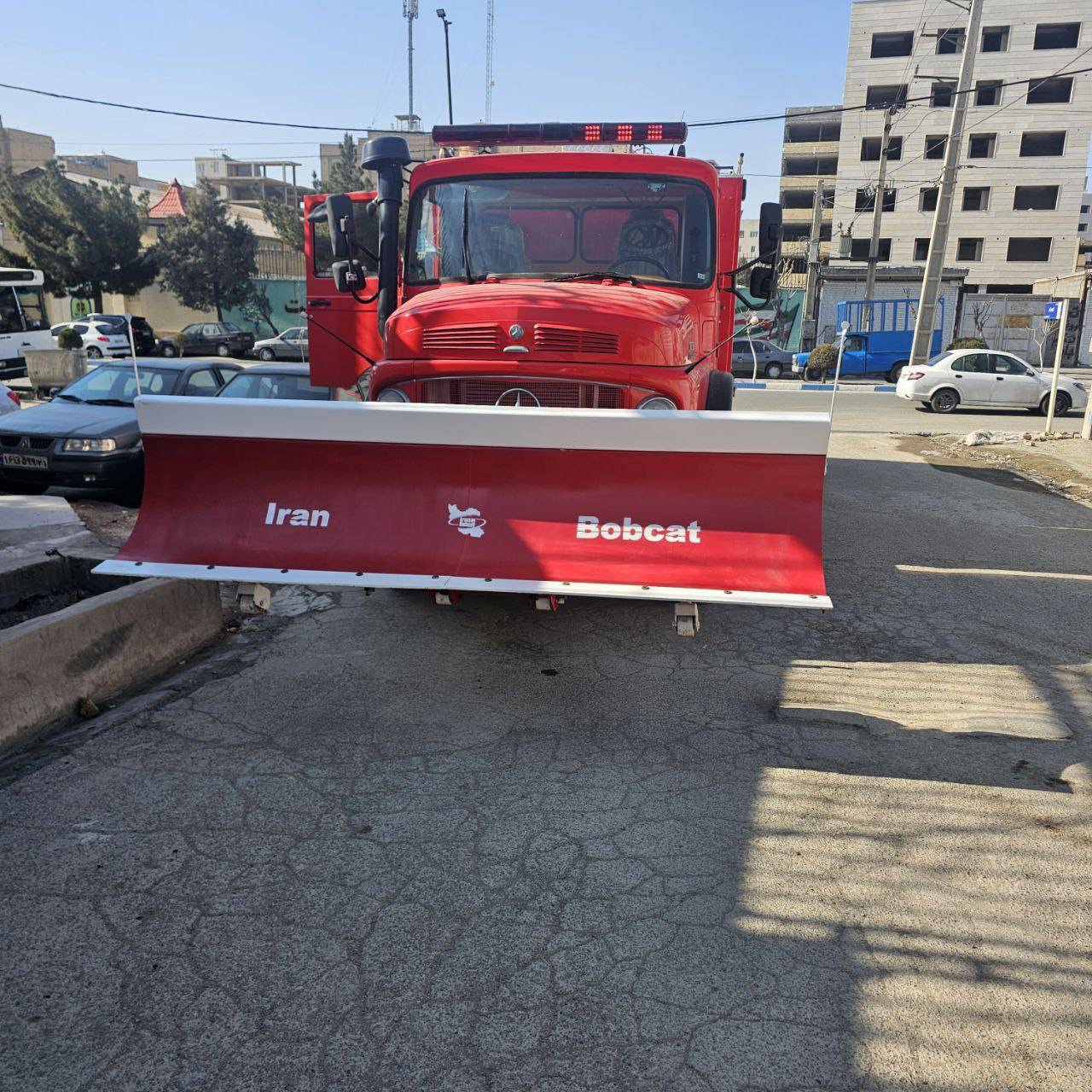 ساخت سفارشی برف روب کامیونی ایران بابکت برای شهرداری